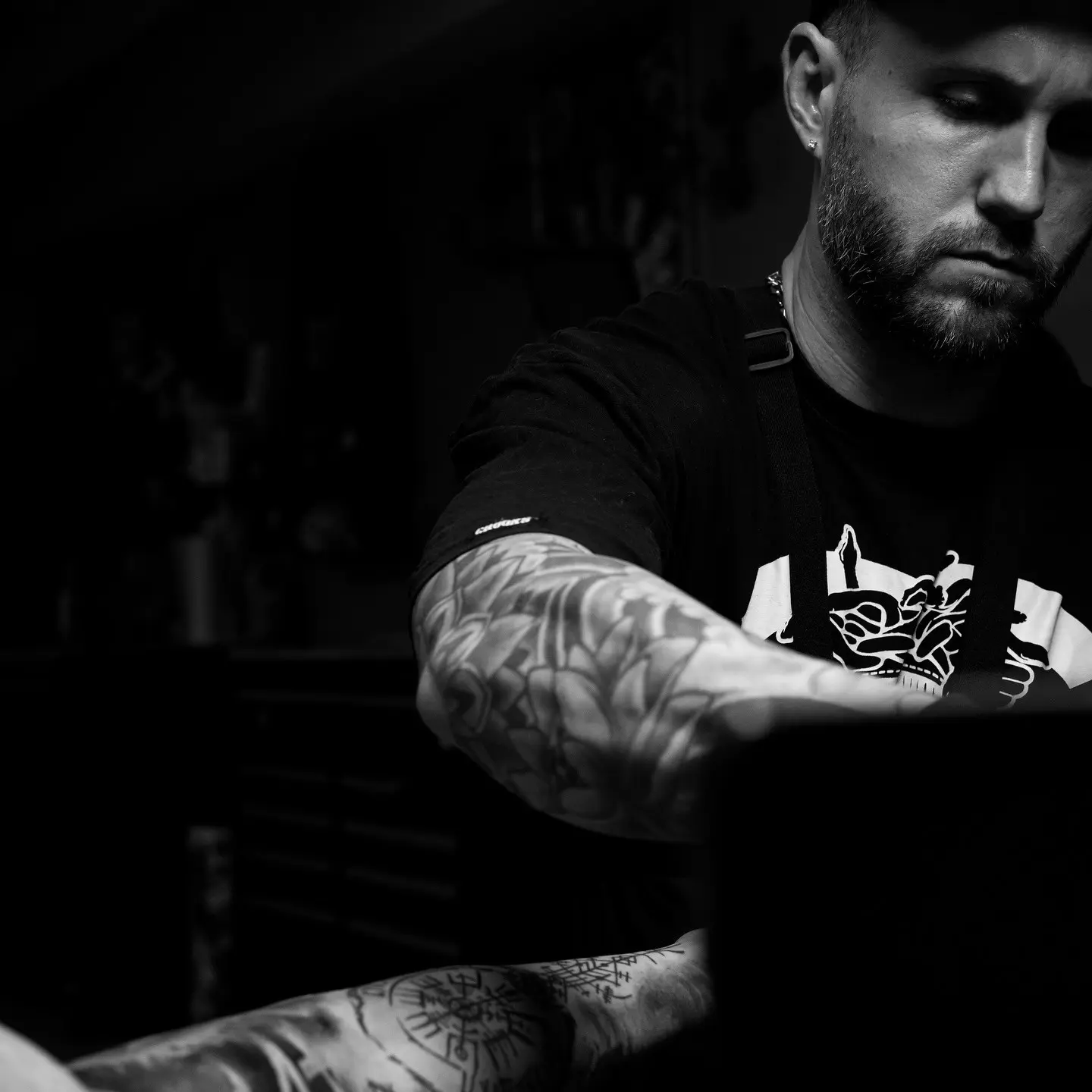 What Style Does Taylor Tharp Specialize In? Phoenix's Black & Grey Realism Artist